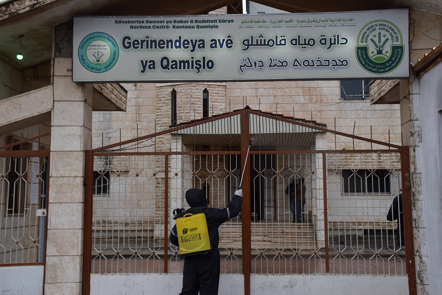 Qamişlo’daki kurumlarda dezenfekte işlemi