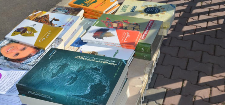 Halepçe’de Önder Abdullah Öcalan’ın kitapları dağıtıldı