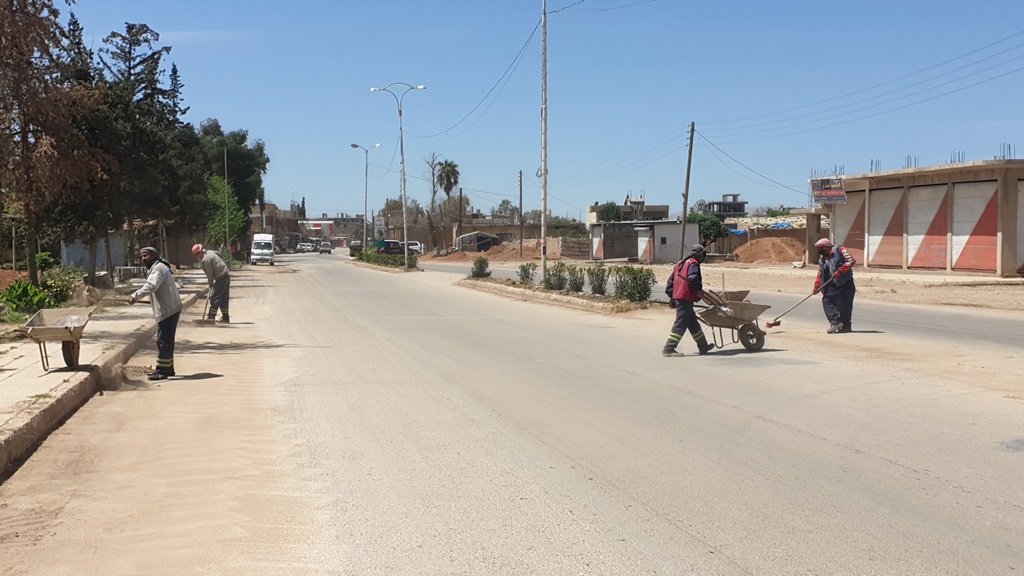 Temizlik işçileri bayramda dahi görevlerinin başındaydı