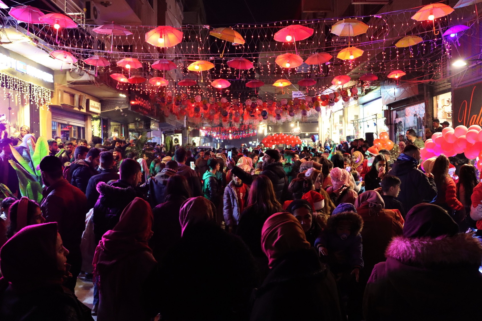 ​​​​​​​Qamişlolular yeni yıl kutlamalarına hazırlanıyor