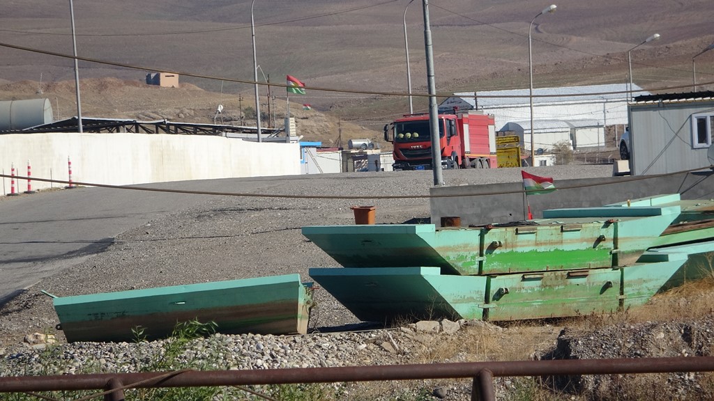 Qamişlolulardan sınır kapısını kapatan KDP’ye tepki: İhanettir!
