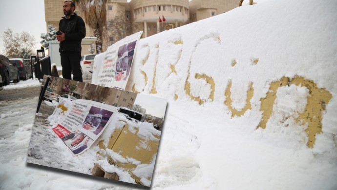 ​​​​​​​Türk polisi Şenyaşar ailesinin kardan duvar yazısına müdahale etti!