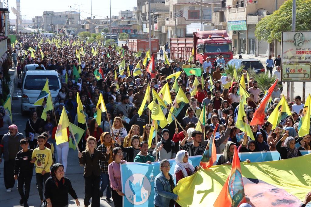 Binler Önder Öcalan’ın fiziki özgürlüğü için alanlara aktı