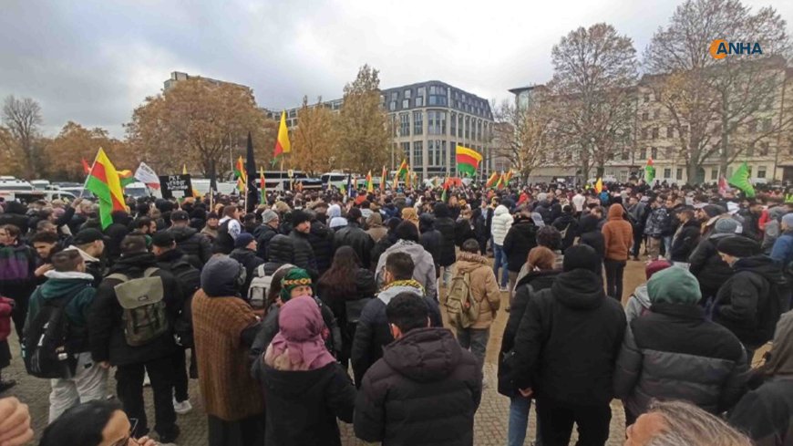 PKK'nin yasağına karşı yapılan demokrasi yürüyüşüne saldırı
