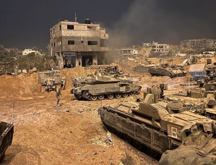 Onlarca İsrail tankı Gazze Şeridi’ne girdi