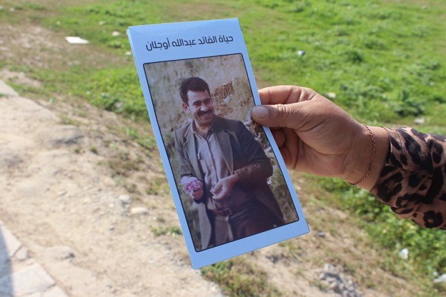 Çilaxa’da Önder Abdullah Öcalan’ın hayatını anlatan broşürler dağıtıldı