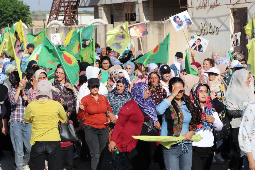 Önder Abdullah Öcalan'a yönelik tecrit protesto edildi
